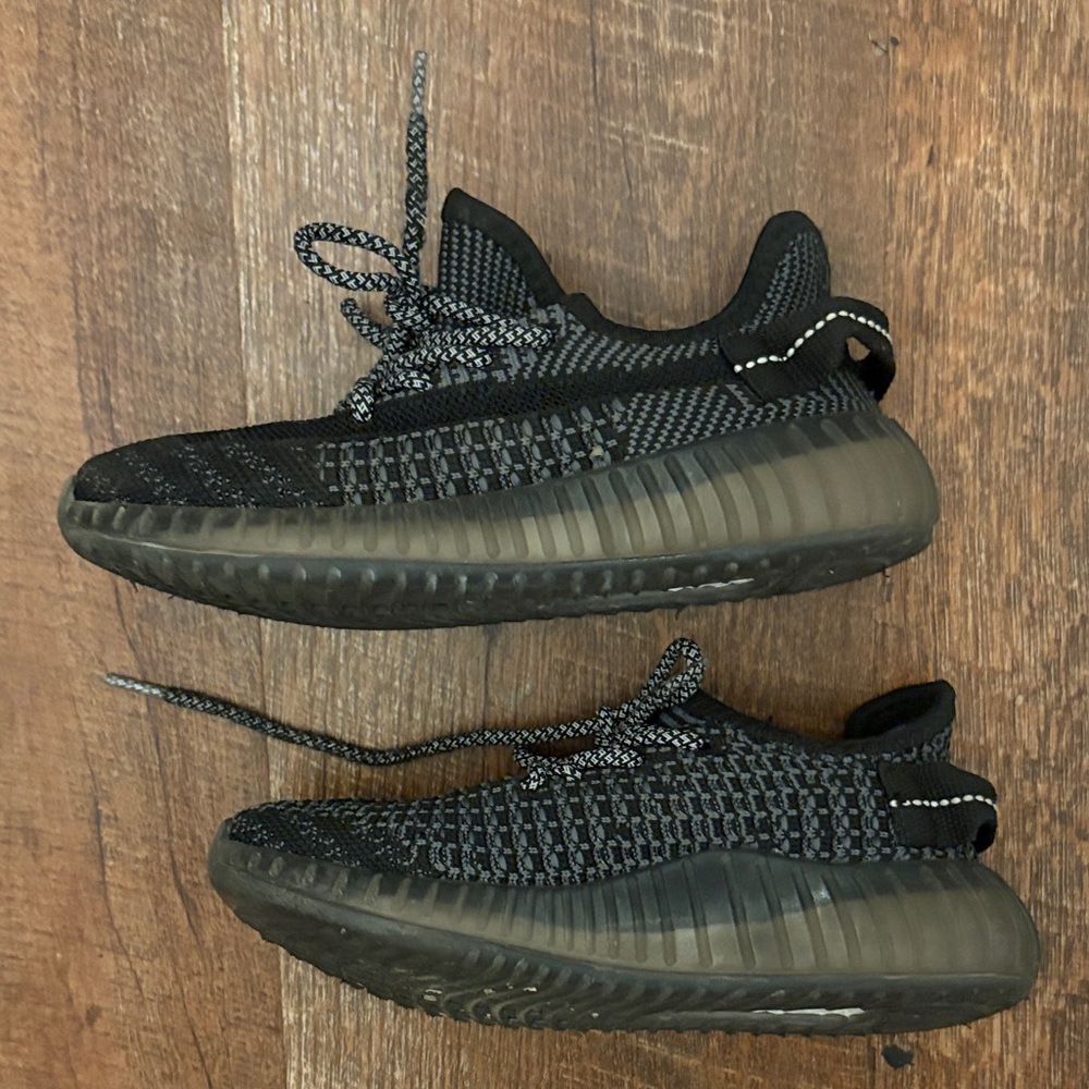 Kids yeeezy Black Mesh Sneakers